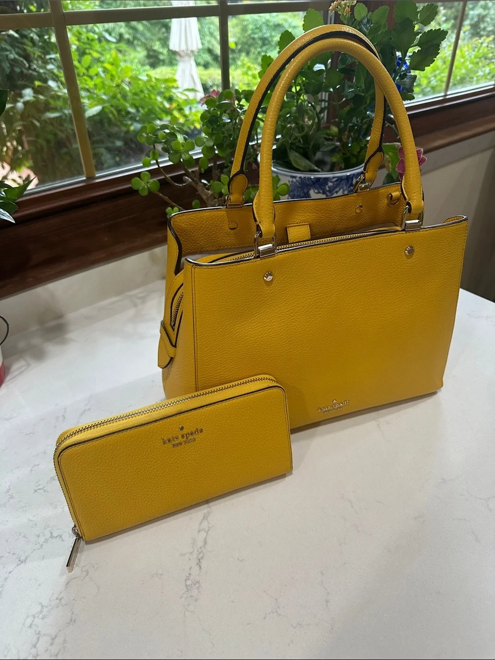 kate spade sunflower Yellow medium bag with matching zip wallet and carry strap